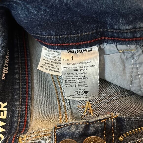 Wallflower capris. 1 - Picture 3 of 3